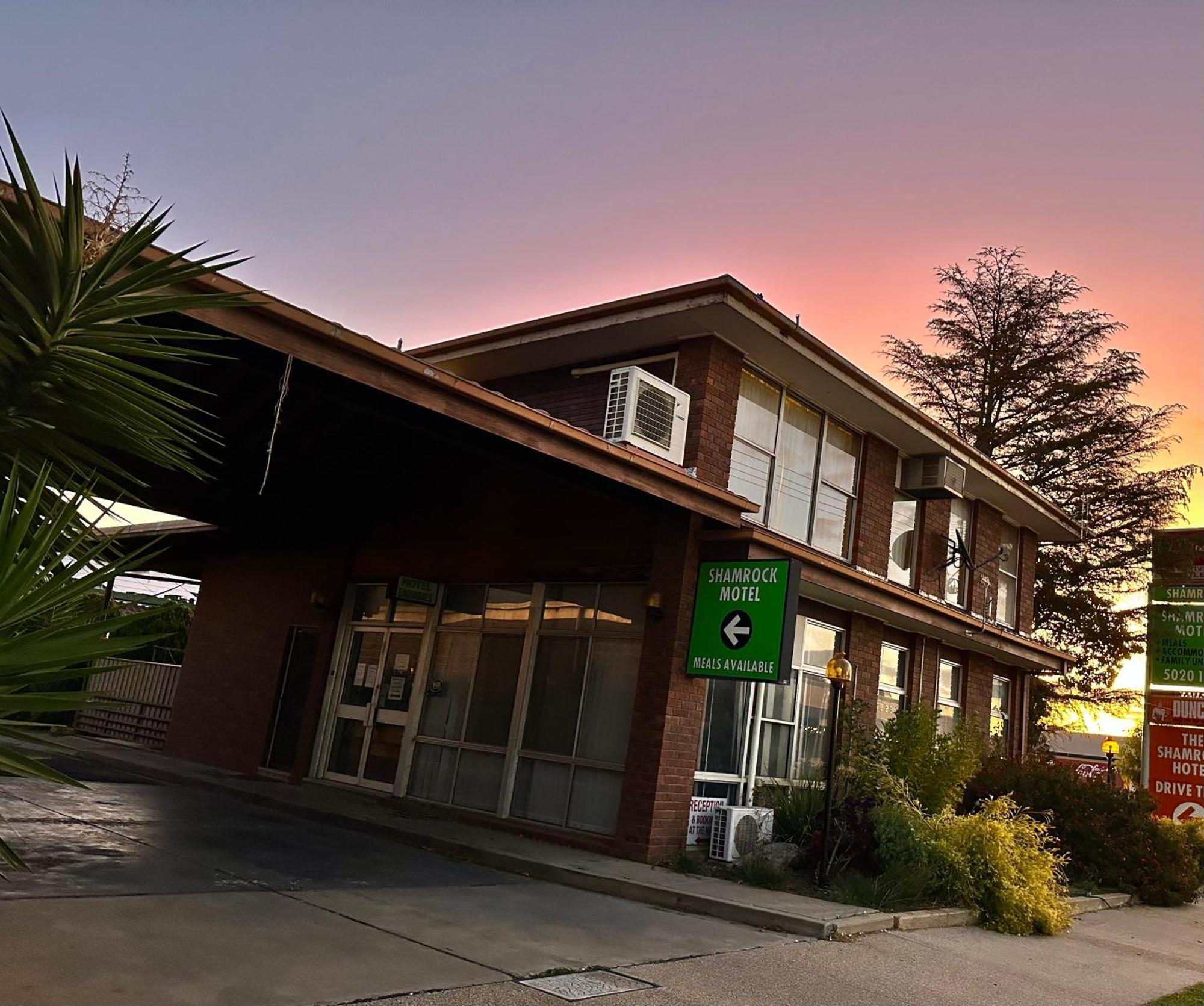 The Shamrock Hotel Balranald Exterior photo