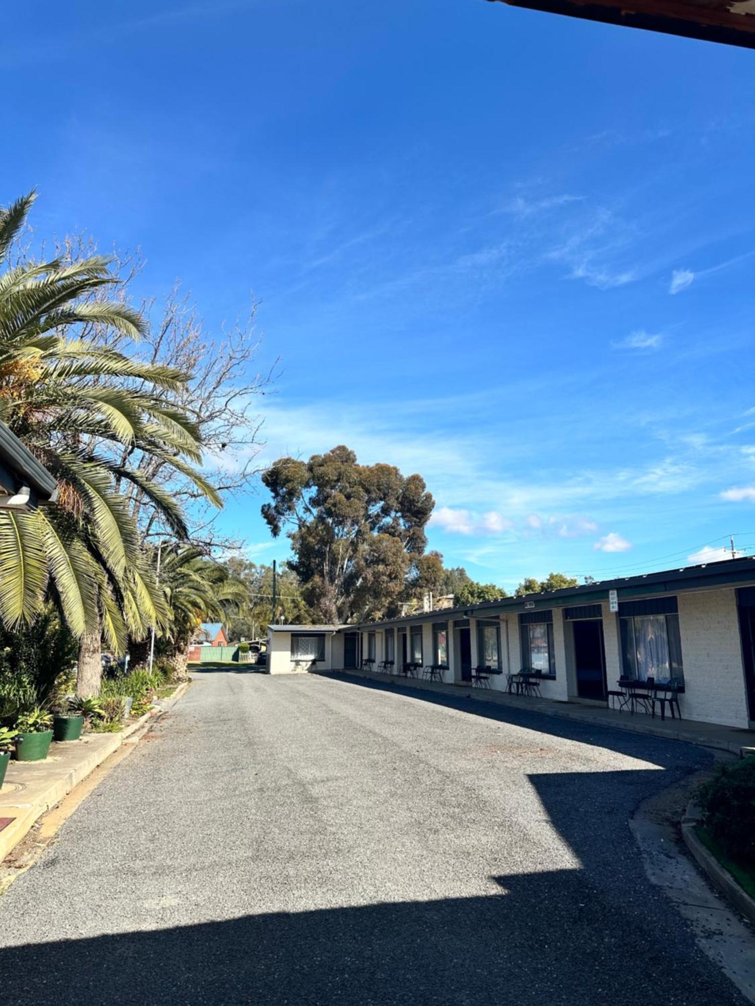 The Shamrock Hotel Balranald Exterior photo